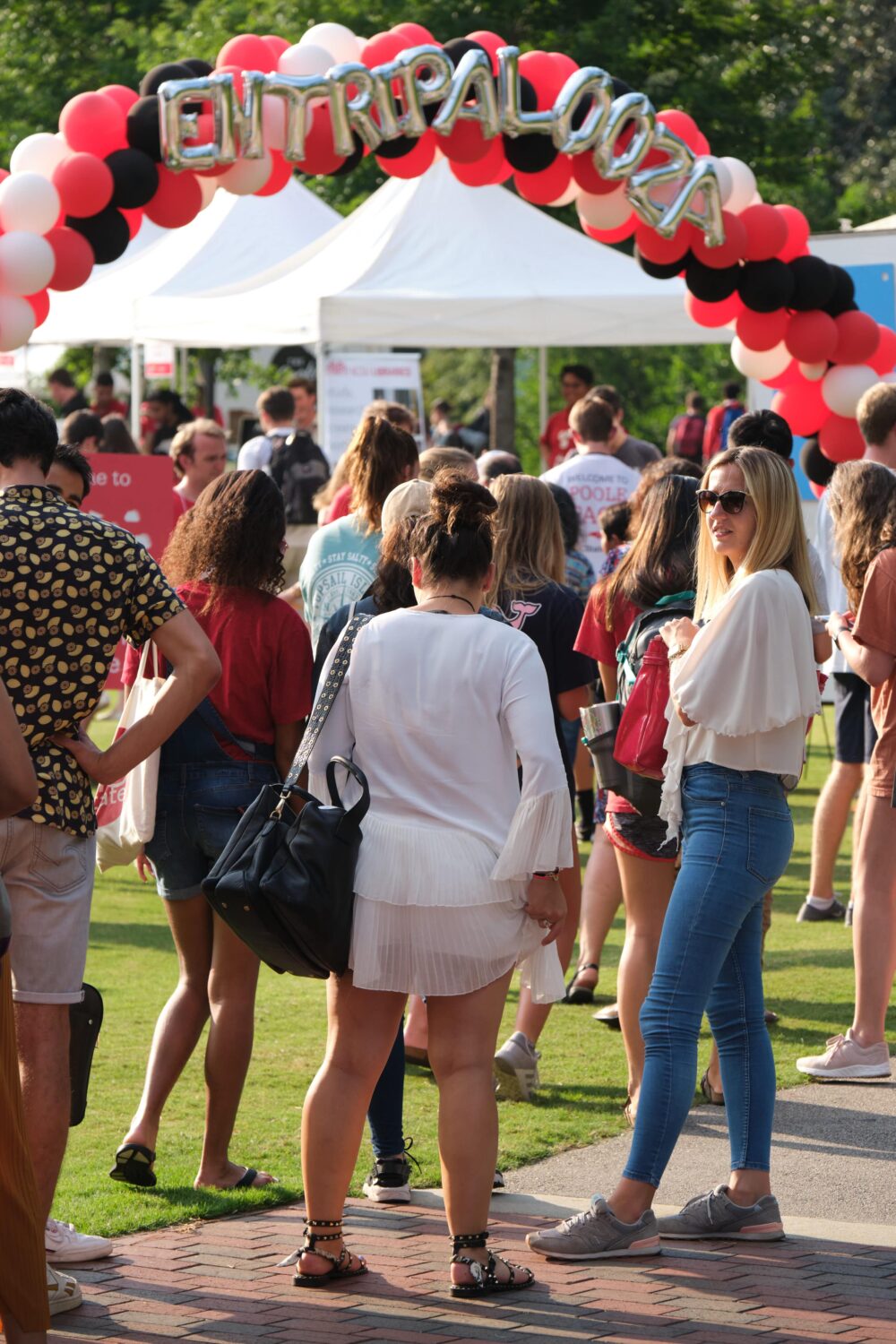 students waiting in line to check into entrepalooza